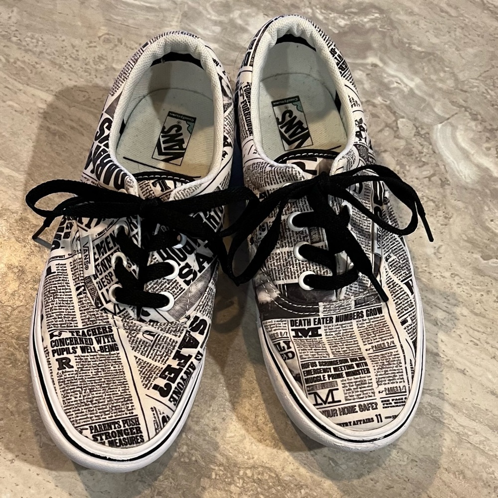 Vans Era ComfyCush Harry Potter Women’s Daily Prophet Tennis Shoes - size 5.5